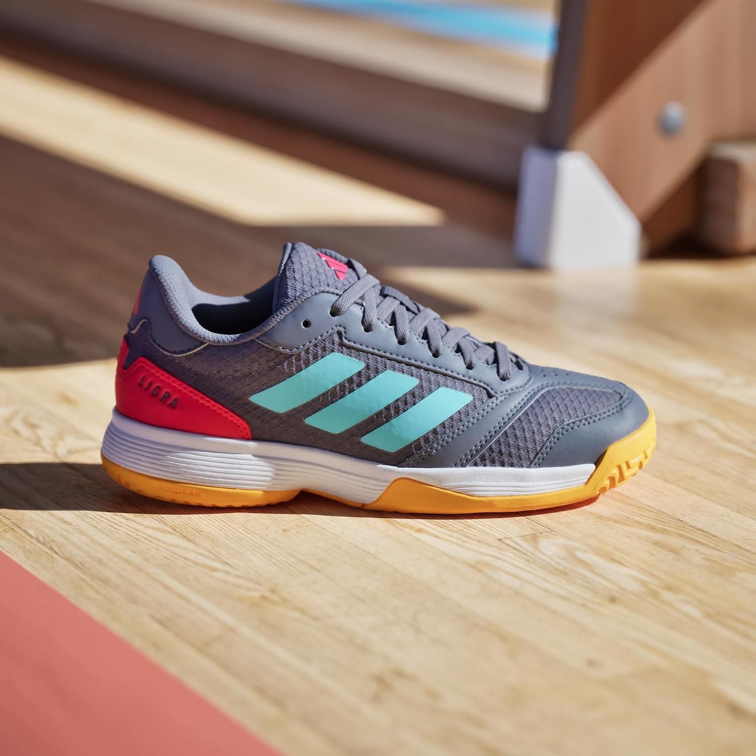 کفش والیبال بچگانه adidas مدل Ligra 8 Indoor کفش والیبال بچگانه adidas مدل Ligra 8 Indoor