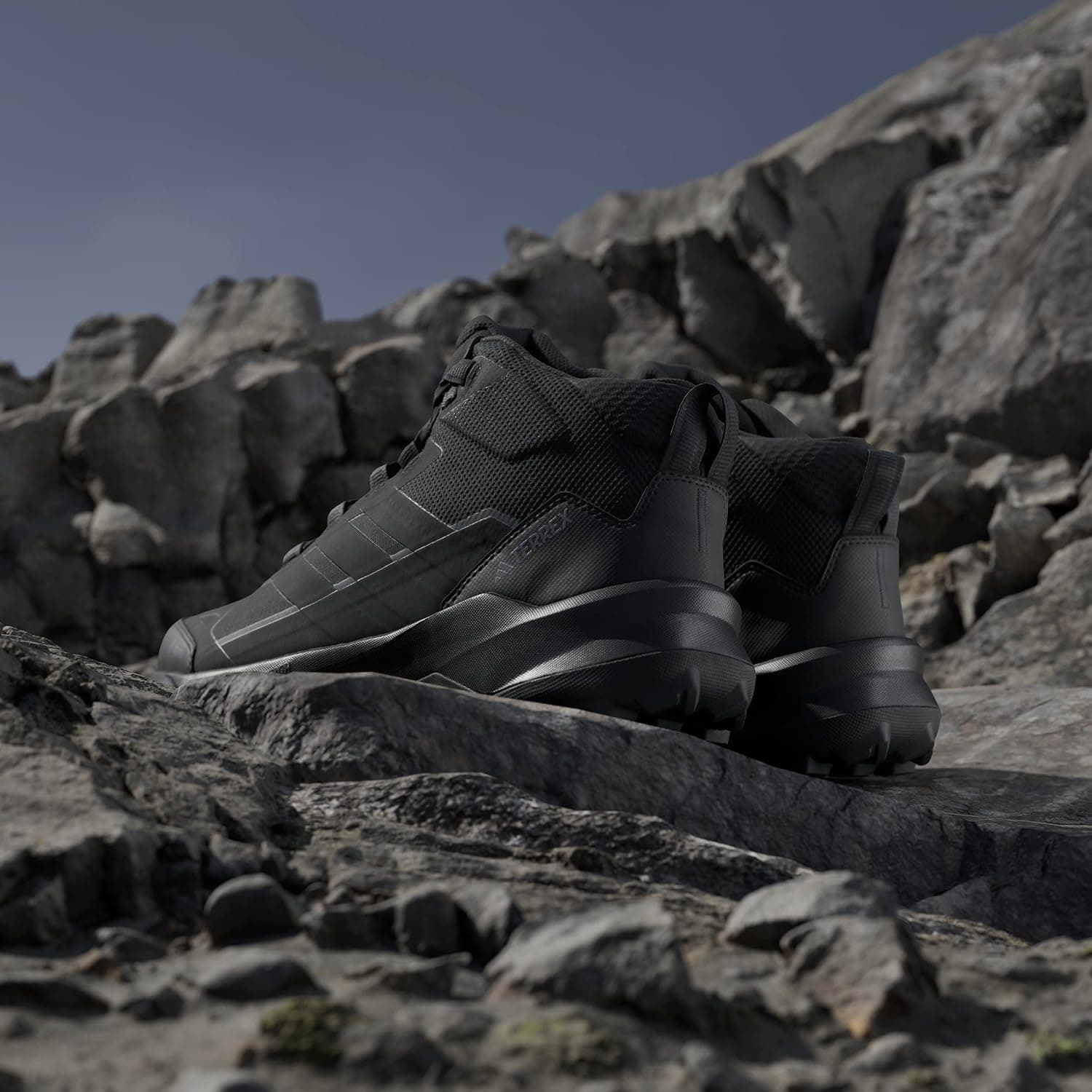 کفش طبیعتگردی ساقمتوسط adidas Terrex Skychaser AX5 Mid GORE-TEX مدل 01-JQ2210-2 کفش طبیعتگردی ساقمتوسط adidas Terrex Skychaser AX5 Mid GORE-TEX مدل 01-JQ2210-2