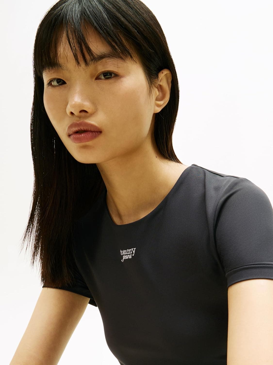 تیشرت زنانه Tommy Hilfiger فیت اسلیم مدل TJW SLIM SH SILVER SCRIPT TEE تیشرت زنانه Tommy Hilfiger فیت اسلیم مدل TJW SLIM SH SILVER SCRIPT TEE