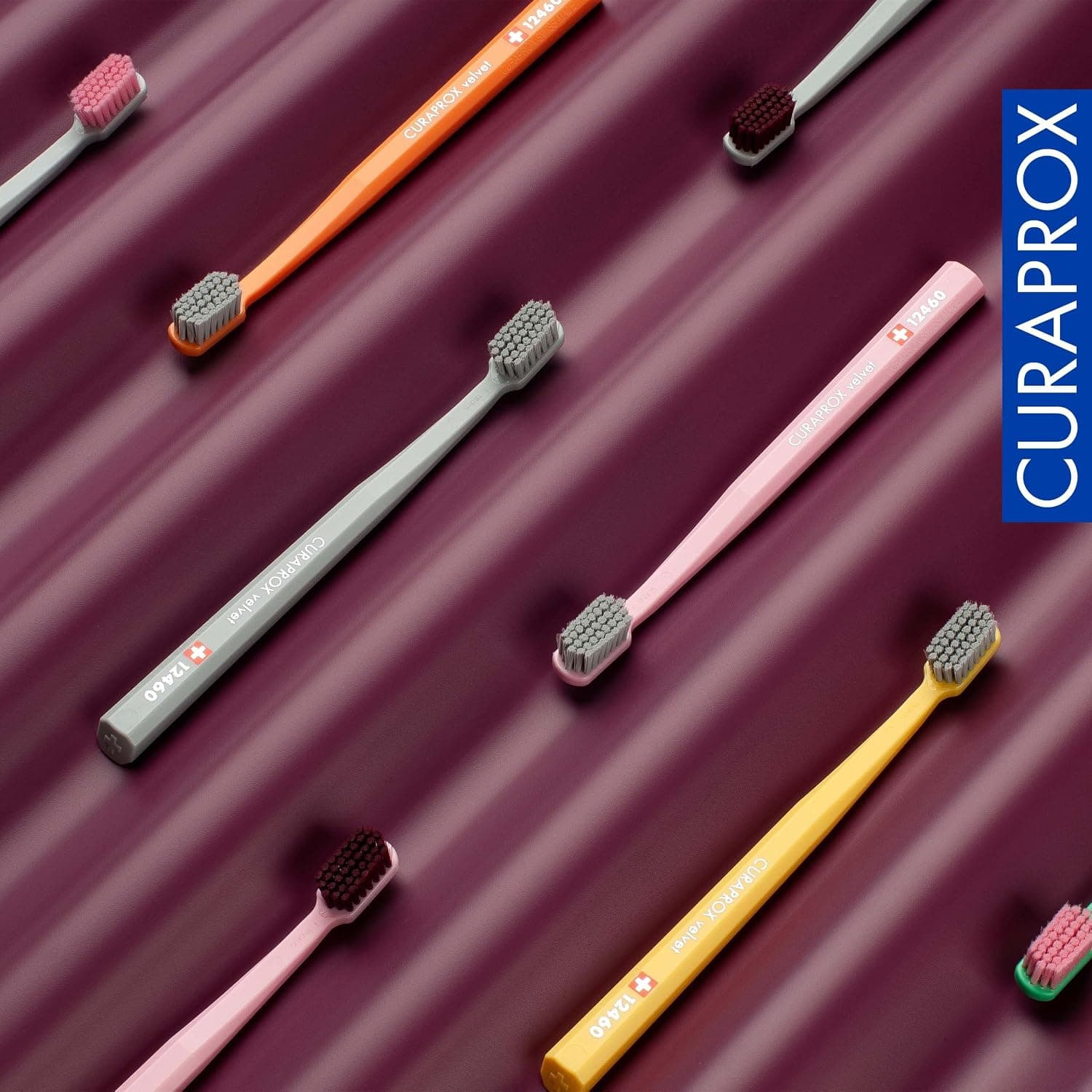 مسواک نرم مخملی برای لثههای حساس Curaprox مدل CS 12460 مسواک نرم مخملی برای لثههای حساس Curaprox مدل CS 12460