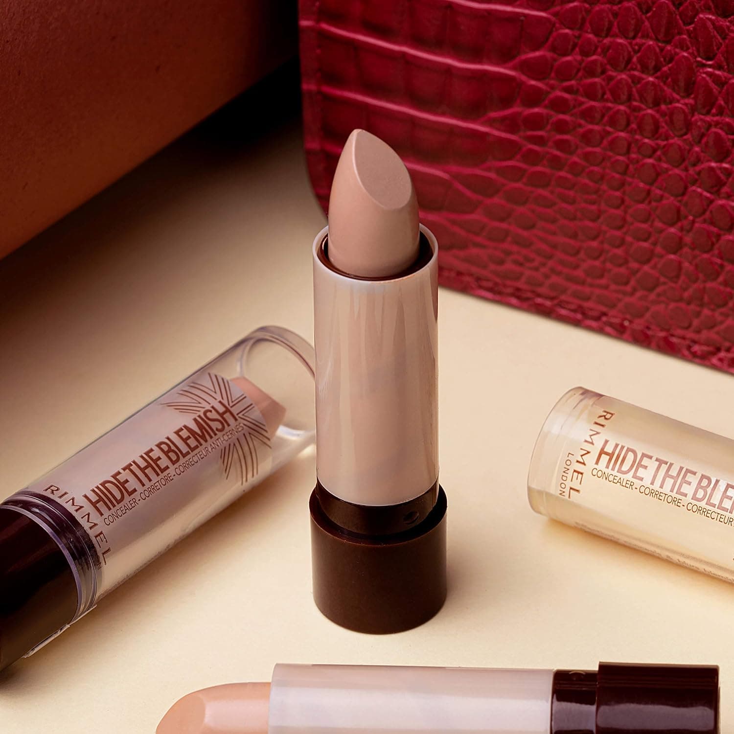 کانسیلر Rimmel مدل Hide The Blemish رنگ عسلی ملایم 4.5g کانسیلر Rimmel مدل Hide The Blemish رنگ عسلی ملایم 4.5g