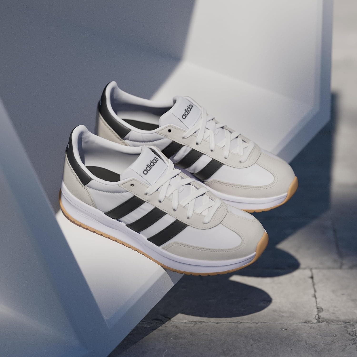 کفش اسنیکر زنانه adidas Run 70s 2.0 سفید مدل IH8594 کفش اسنیکر زنانه adidas Run 70s 2.0 سفید مدل IH8594