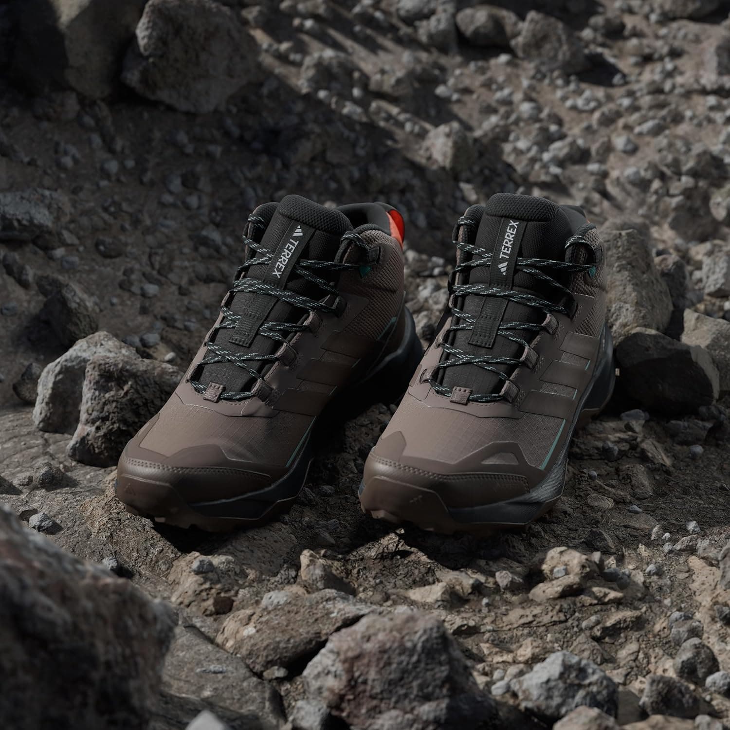 کفش پیادهروی زنانه adidas TERREX مدل SKYCHASER AX5 W کفش پیادهروی زنانه adidas TERREX مدل SKYCHASER AX5 W