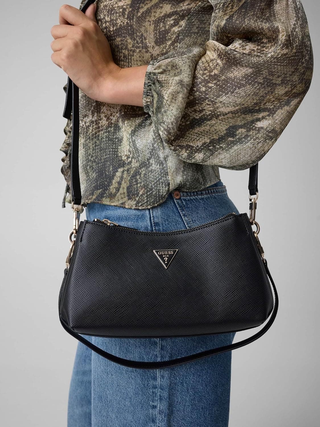 کیف دوشی زنانه GUESS کراس بادی 3 محفظه مدل Noelle II کیف دوشی زنانه GUESS کراس بادی 3 محفظه مدل Noelle II