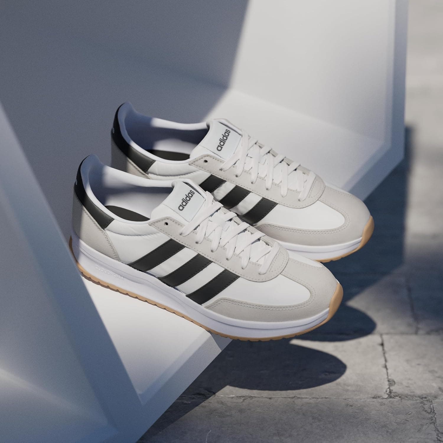 کفش زنانه adidas مدل Run 70S 2.0 کفش زنانه adidas مدل Run 70S 2.0