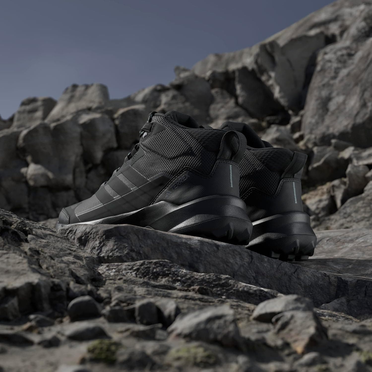 کفش کوهنوردی زنانه adidas Terrex Skychaser Ax5 Mid Gore-tex کفش کوهنوردی زنانه adidas Terrex Skychaser Ax5 Mid Gore-tex