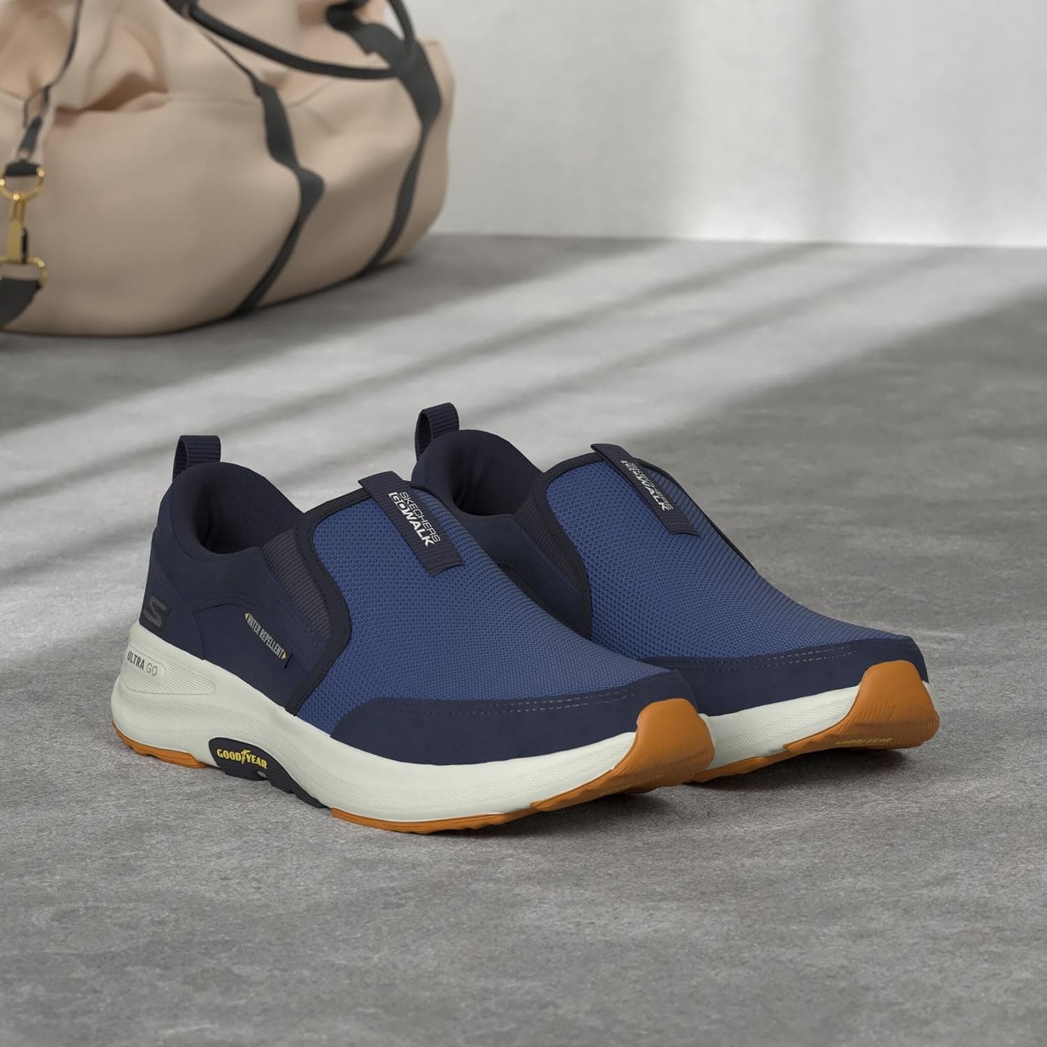 کفش کوهنوردی مردانه Skechers بدون بند با فوم حافظهدار Go Walk Outdoor کفش کوهنوردی مردانه Skechers بدون بند با فوم حافظهدار Go Walk Outdoor