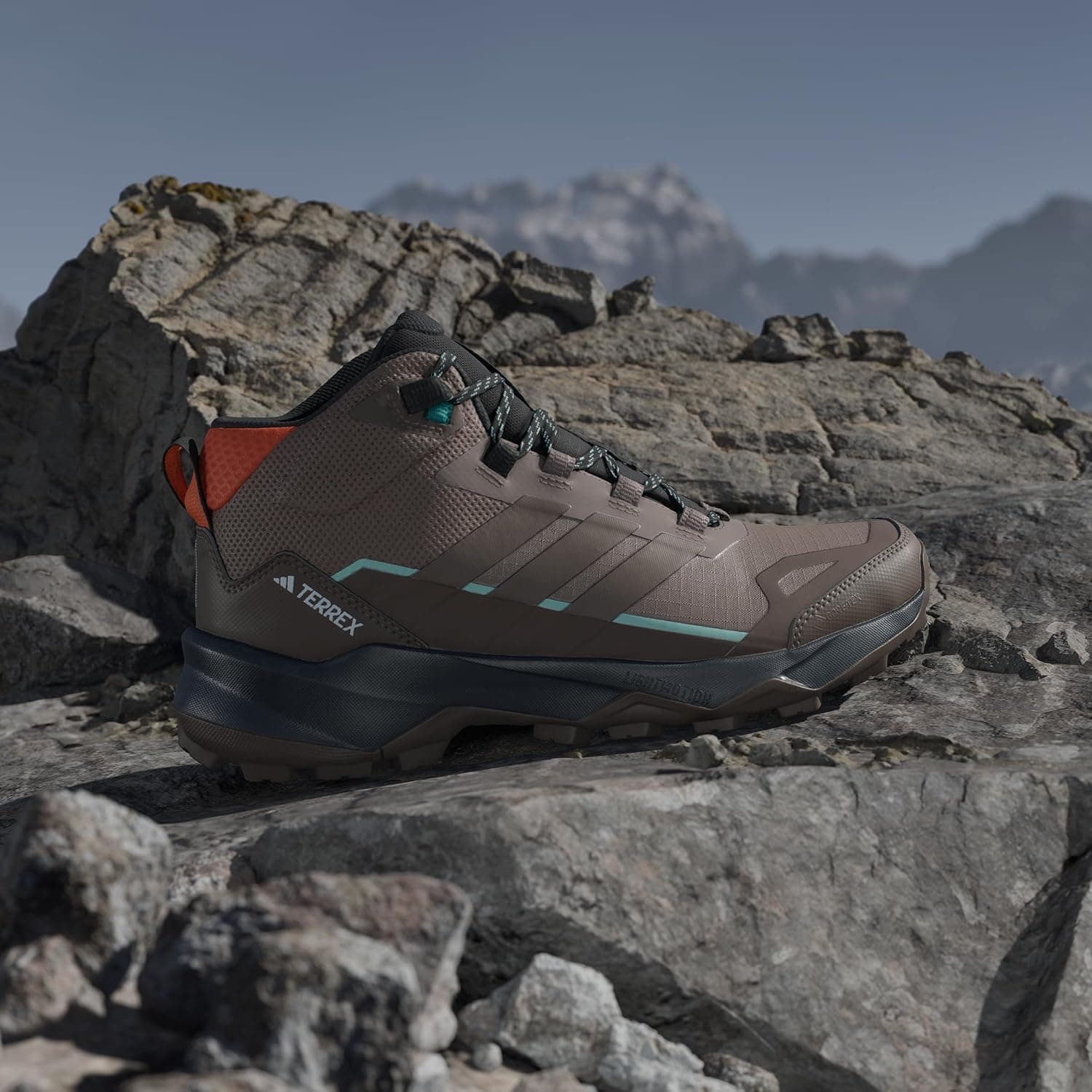 کفش پیادهروی زنانه adidas TERREX مدل SKYCHASER AX5 W کفش پیادهروی زنانه adidas TERREX مدل SKYCHASER AX5 W