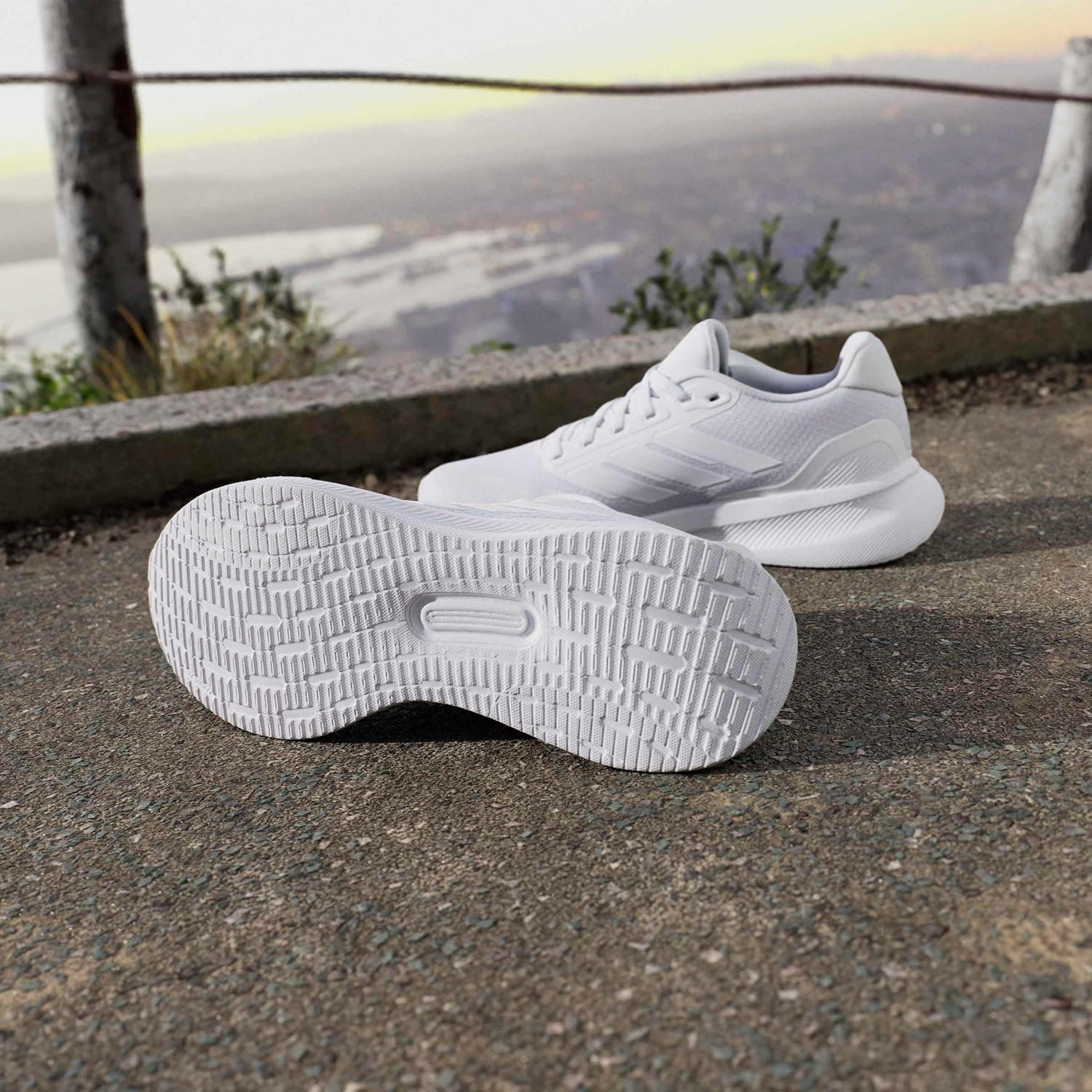 کفش پیادهروی زنانه adidas مدل RUNFALCON 5 W کفش پیادهروی زنانه adidas مدل RUNFALCON 5 W