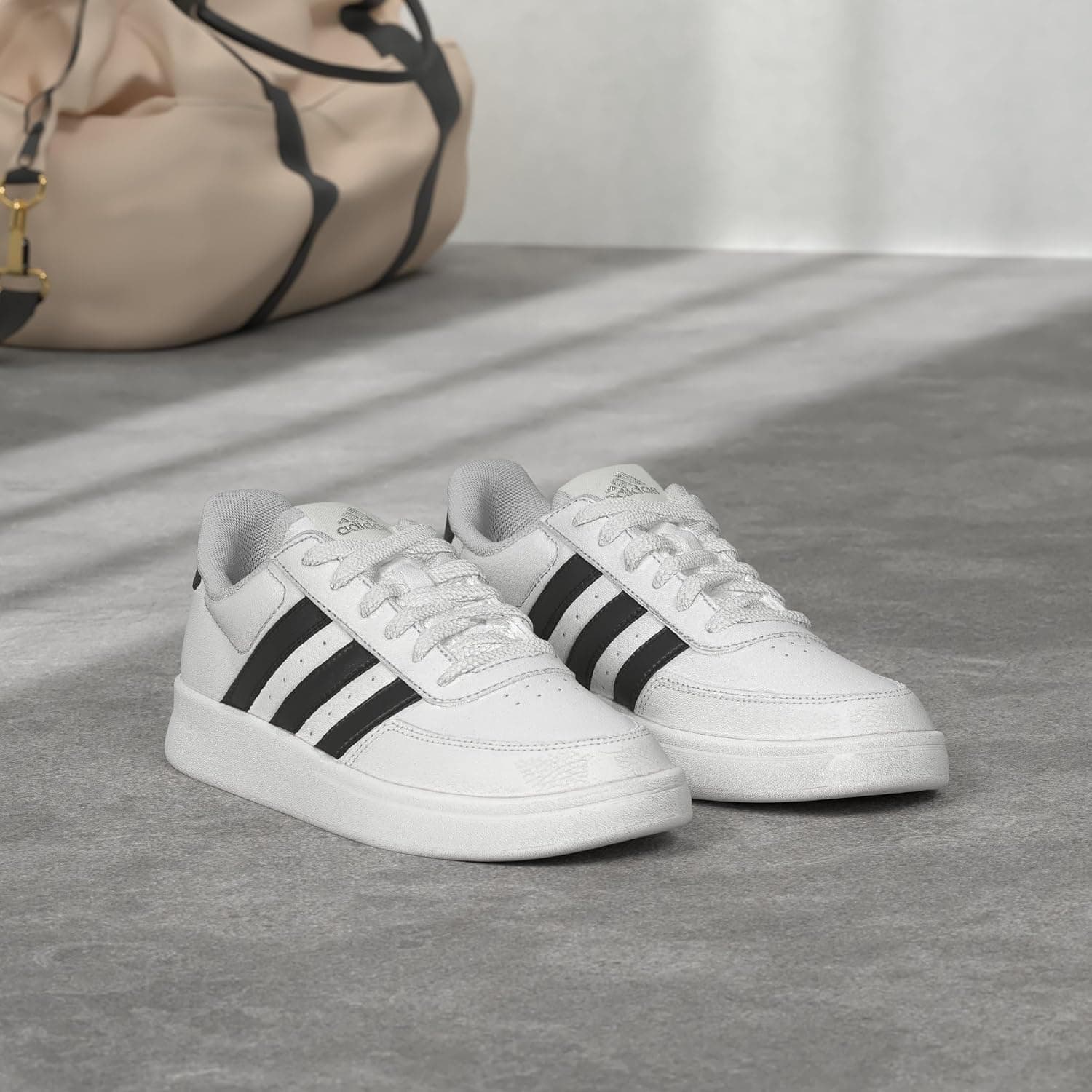 کفش روزمره مردانه adidas Breaknet 2.0 سیاه مدل HP9425 کفش روزمره مردانه adidas Breaknet 2.0 سیاه مدل HP9425