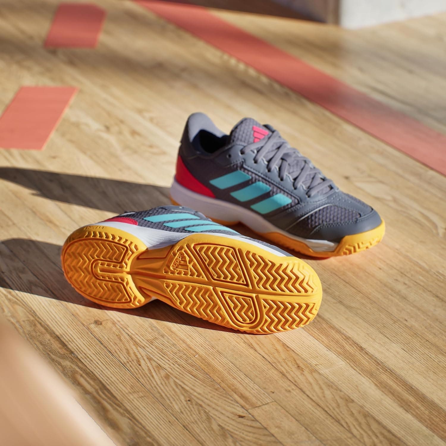 کفش والیبال بچگانه adidas مدل Ligra 8 Indoor کفش والیبال بچگانه adidas مدل Ligra 8 Indoor