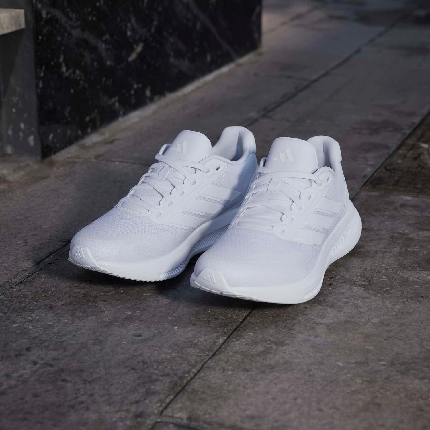 کفش پیادهروی زنانه adidas مدل RUNFALCON 5 W کفش پیادهروی زنانه adidas مدل RUNFALCON 5 W
