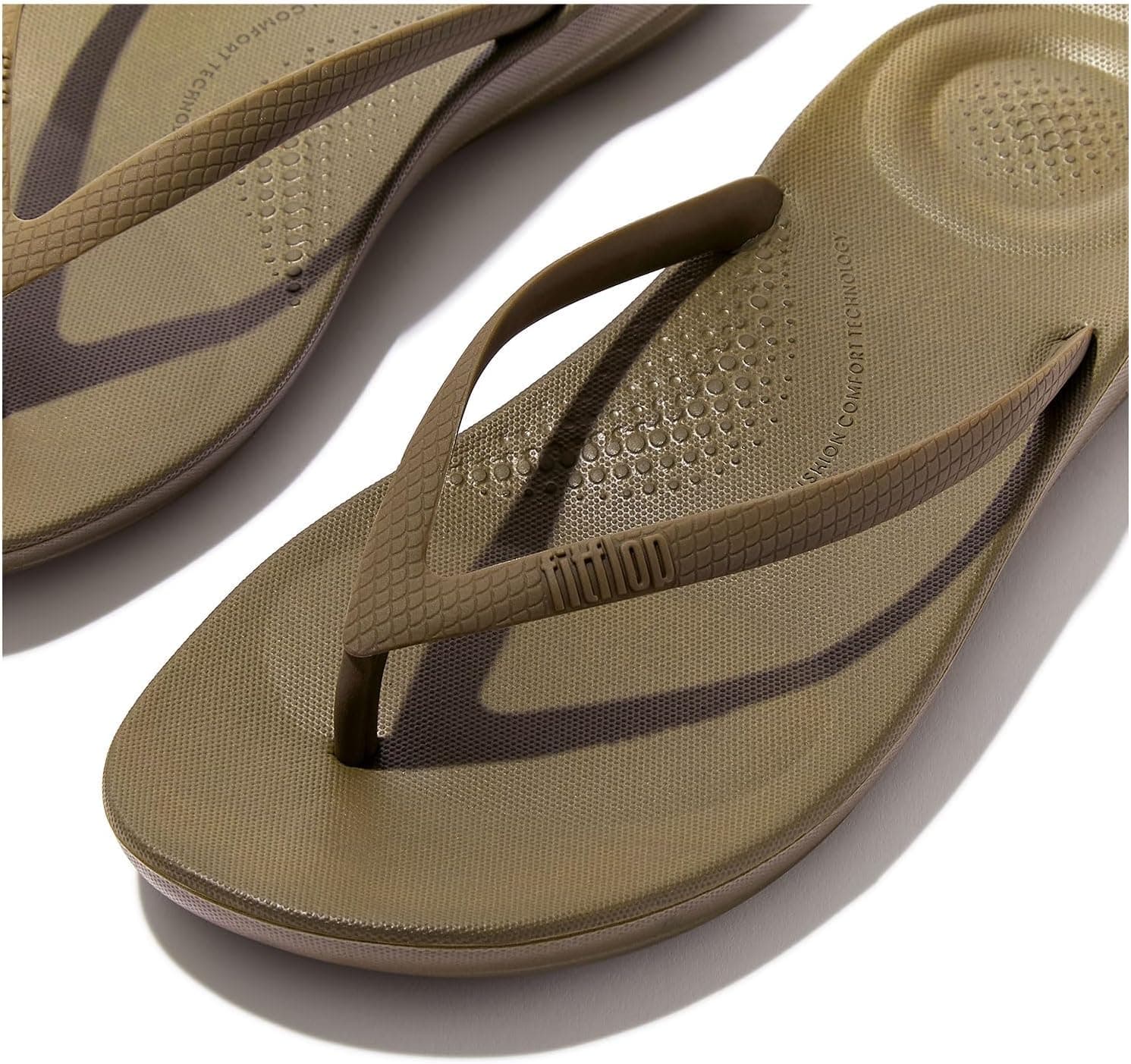 صندل لاانگشتی زنانه FitFlop تخت ساده مدل Iqushion صندل لاانگشتی زنانه FitFlop تخت ساده مدل Iqushion