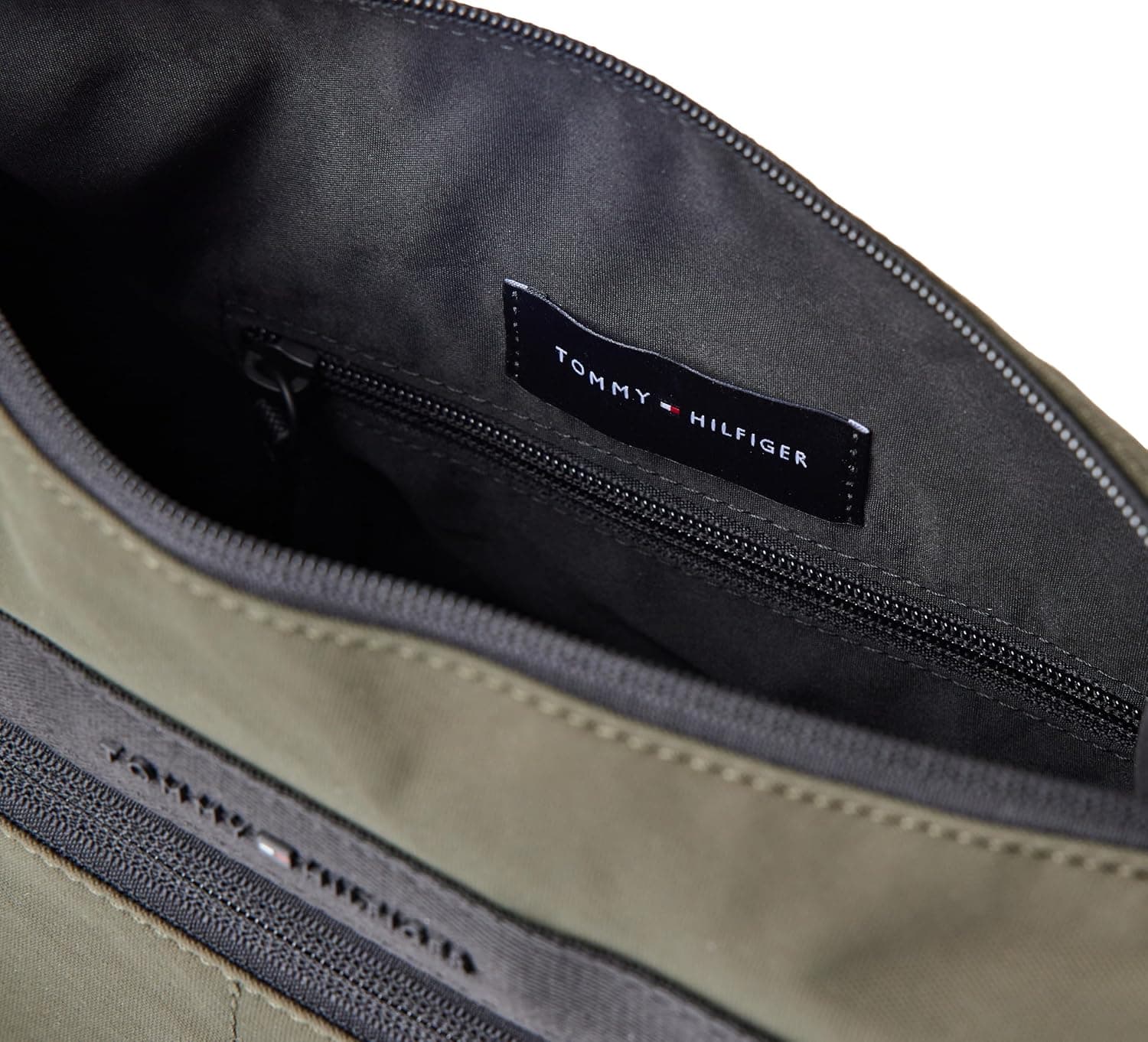 کیف دستی مردانه Tommy Hilfiger مدل Th commuter crossove بسته 1 عدد کیف دستی مردانه Tommy Hilfiger مدل Th commuter crossove بسته 1 عدد