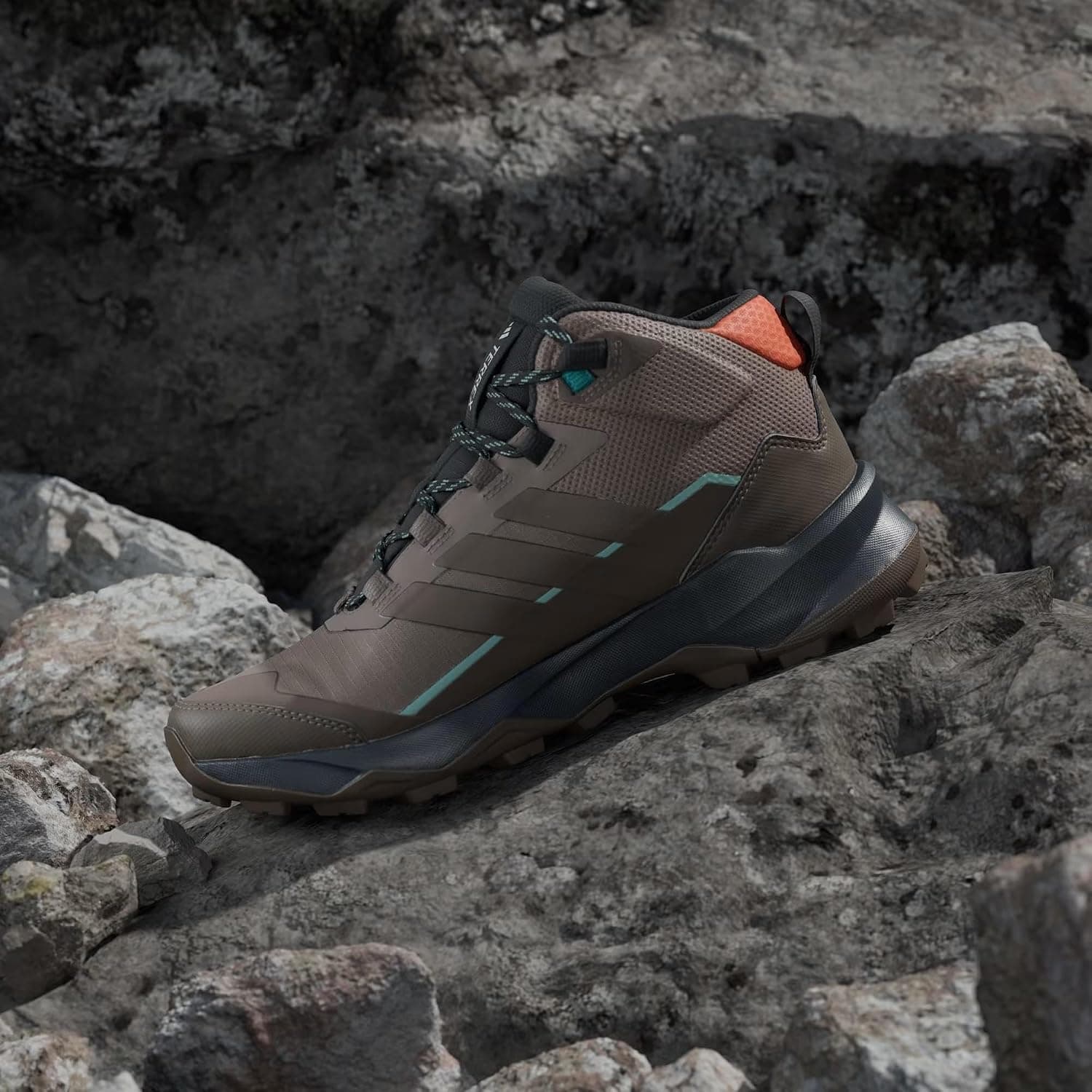کفش پیادهروی زنانه adidas TERREX مدل SKYCHASER AX5 W کفش پیادهروی زنانه adidas TERREX مدل SKYCHASER AX5 W