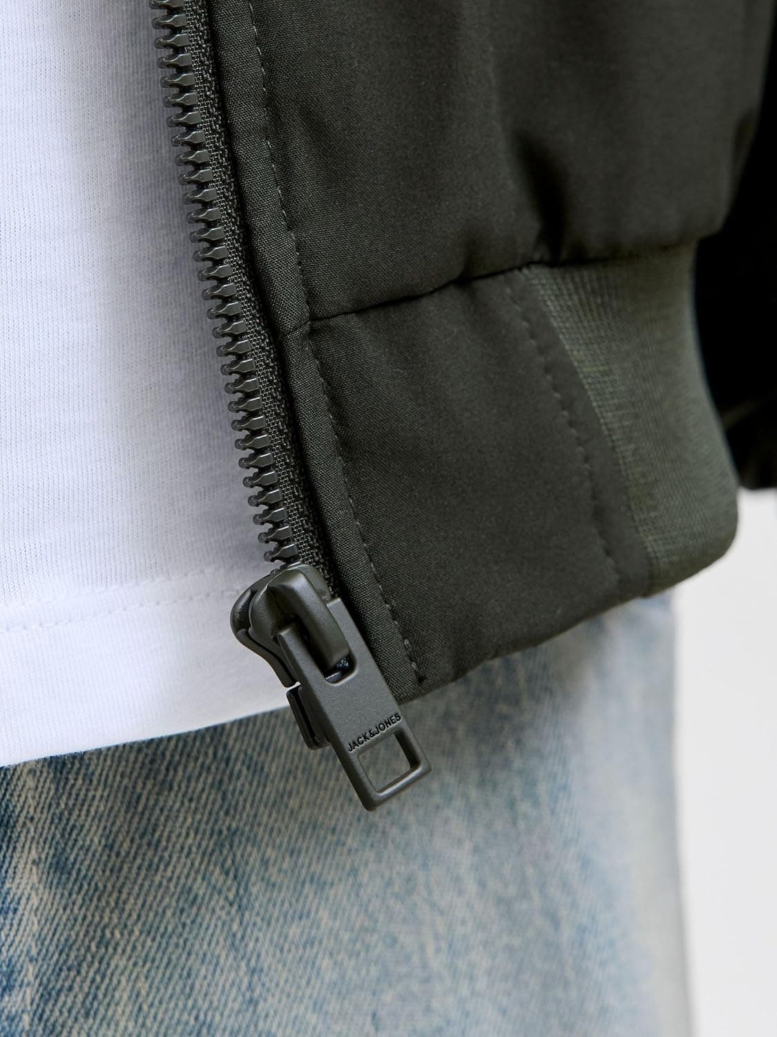 ژاکت بمبر مردانه JACK & JONES مدل Jjecharge ژاکت بمبر مردانه JACK & JONES مدل Jjecharge