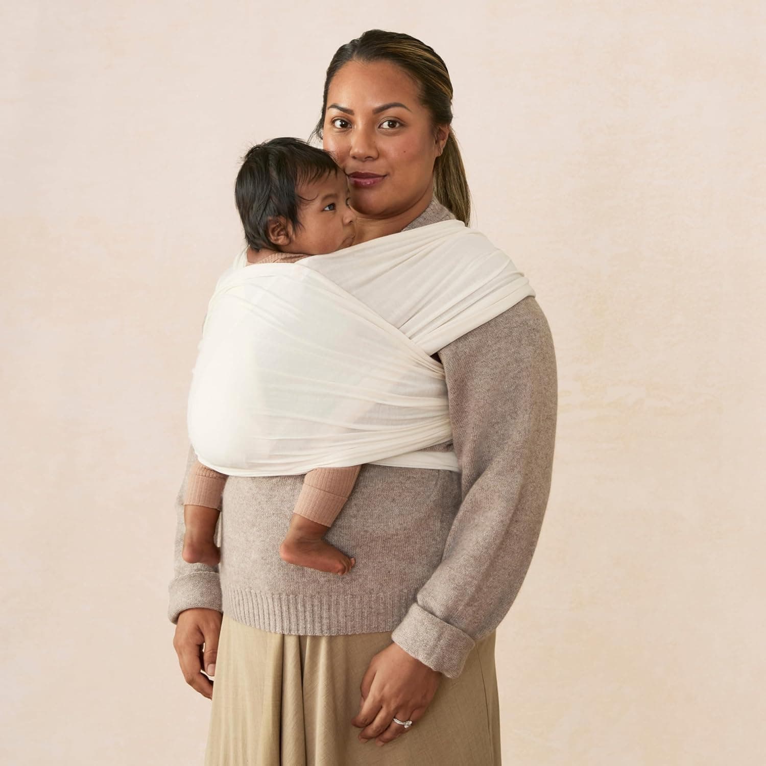 بند حمل نوزاد بافت Ergobaby مدل Aura کرمی 8-25 Pounds بند حمل نوزاد بافت Ergobaby مدل Aura کرمی 8-25 Pounds