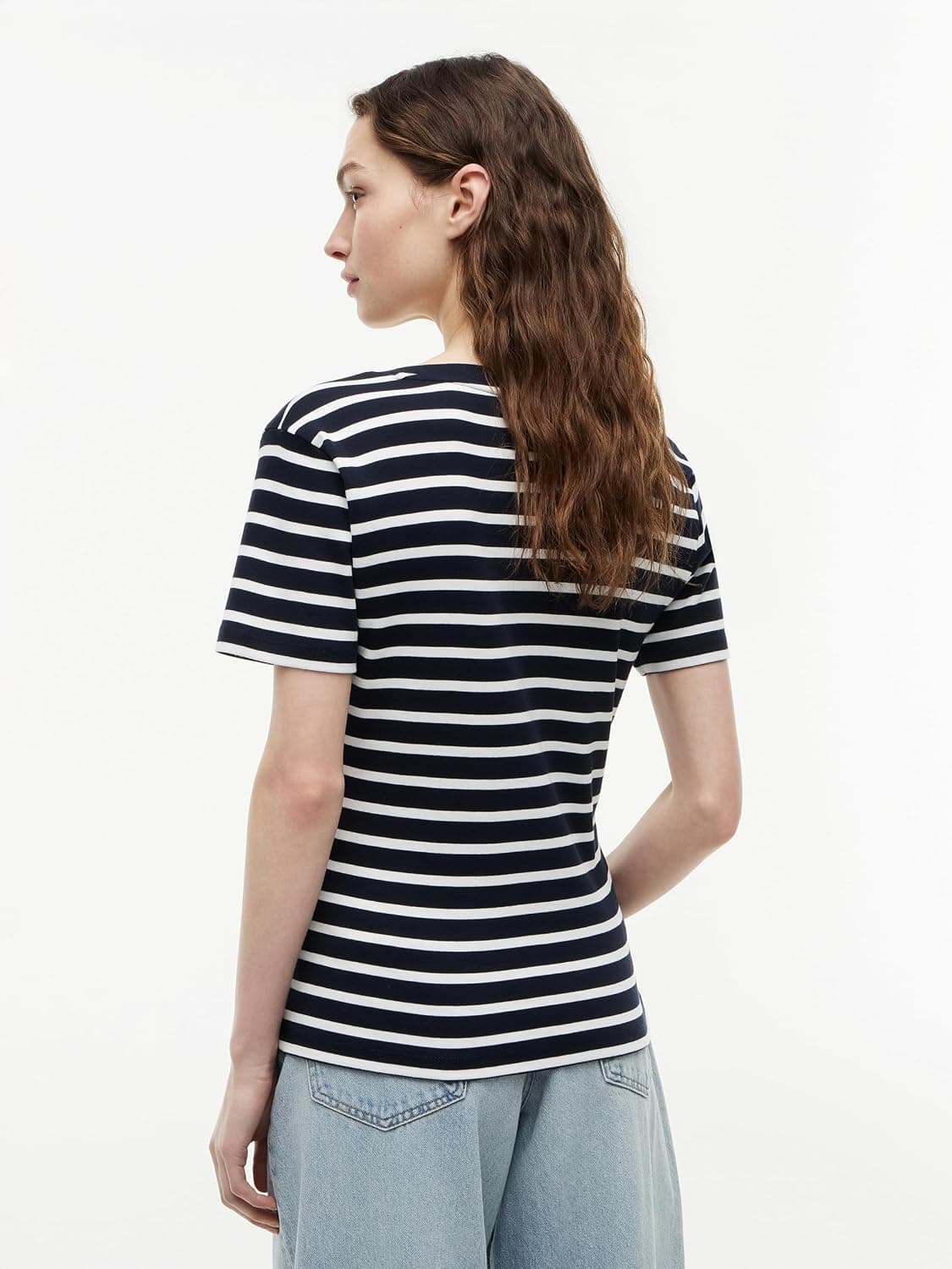 تیشرت زنانه Tommy Hilfiger یقه V آستین کوتاه مدل SLIM CODY تیشرت زنانه Tommy Hilfiger یقه V آستین کوتاه مدل SLIM CODY