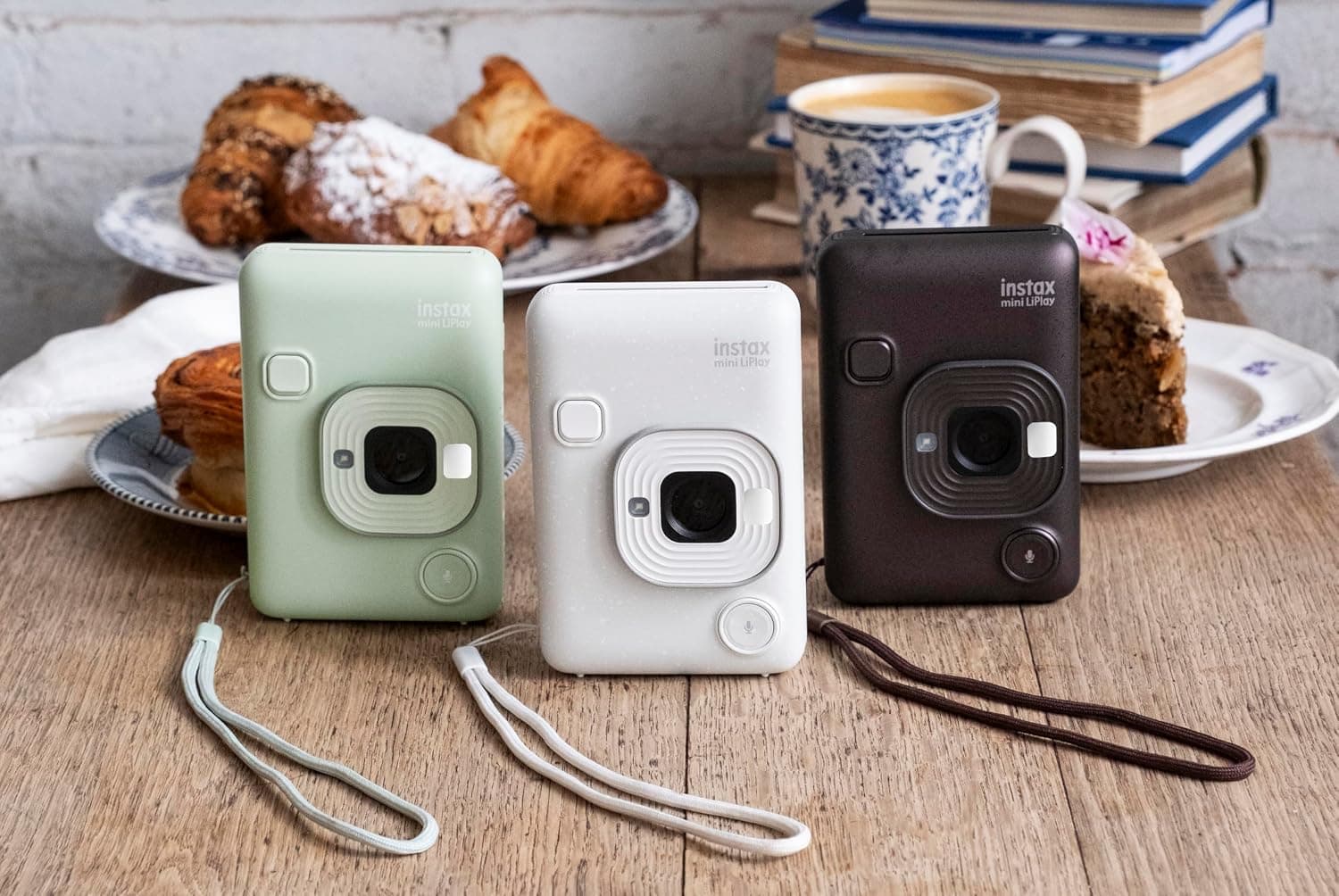 دوربین چاپ سریع هیبریدی Fujifilm INSTAX Mini LIPLAY سفید مهآلود دوربین چاپ سریع هیبریدی Fujifilm INSTAX Mini LIPLAY سفید مهآلود