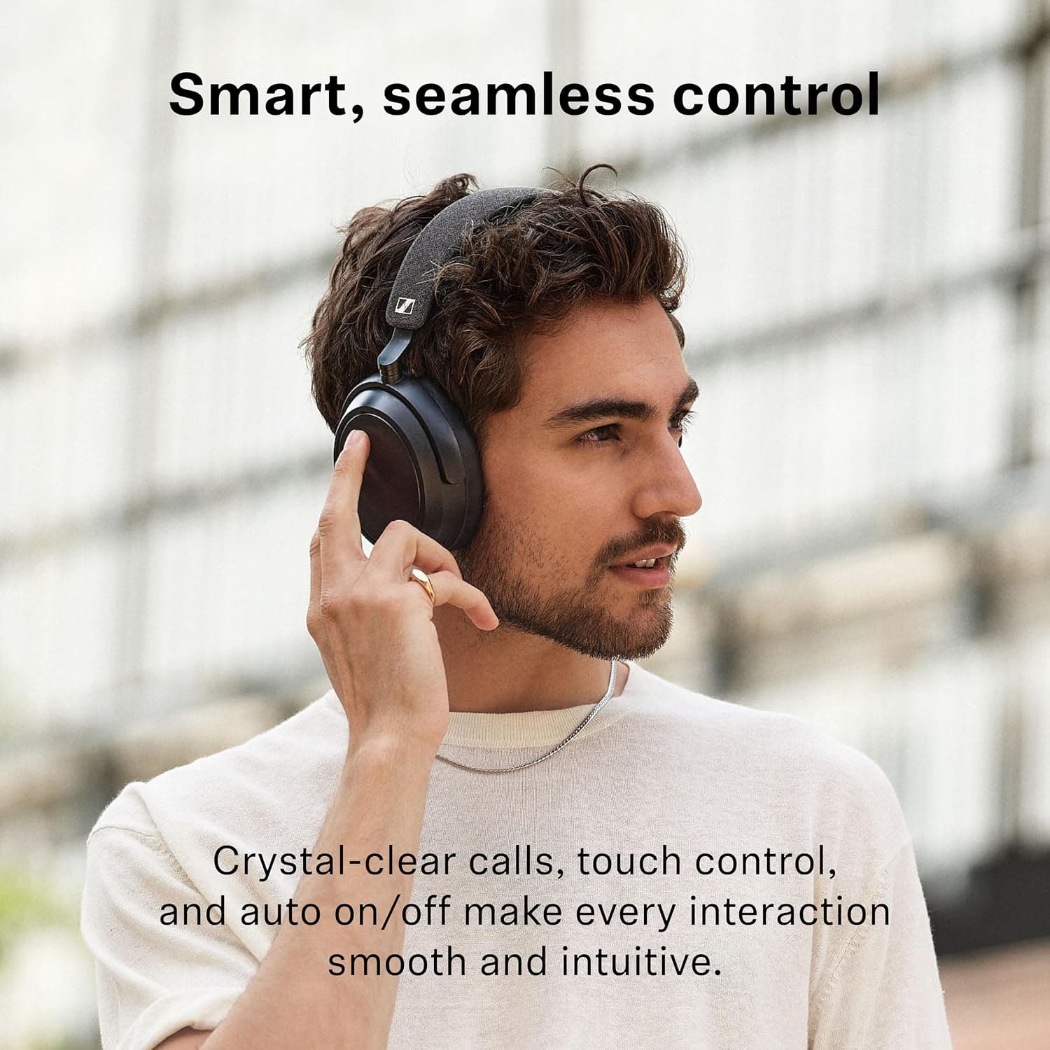 هدفون بیسیم Sennheiser با حذف نویز فعال مدل Momentum 4 مشکی هدفون بیسیم Sennheiser با حذف نویز فعال مدل Momentum 4 مشکی