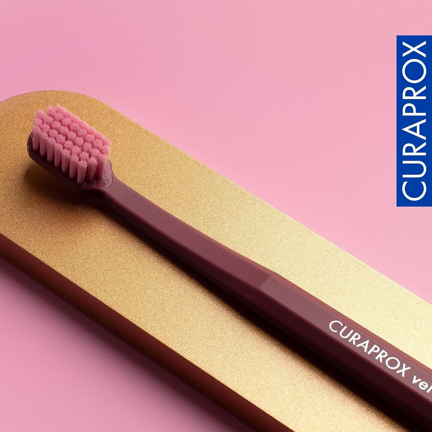 مسواک نرم مخملی برای لثههای حساس Curaprox مدل CS 12460 مسواک نرم مخملی برای لثههای حساس Curaprox مدل CS 12460