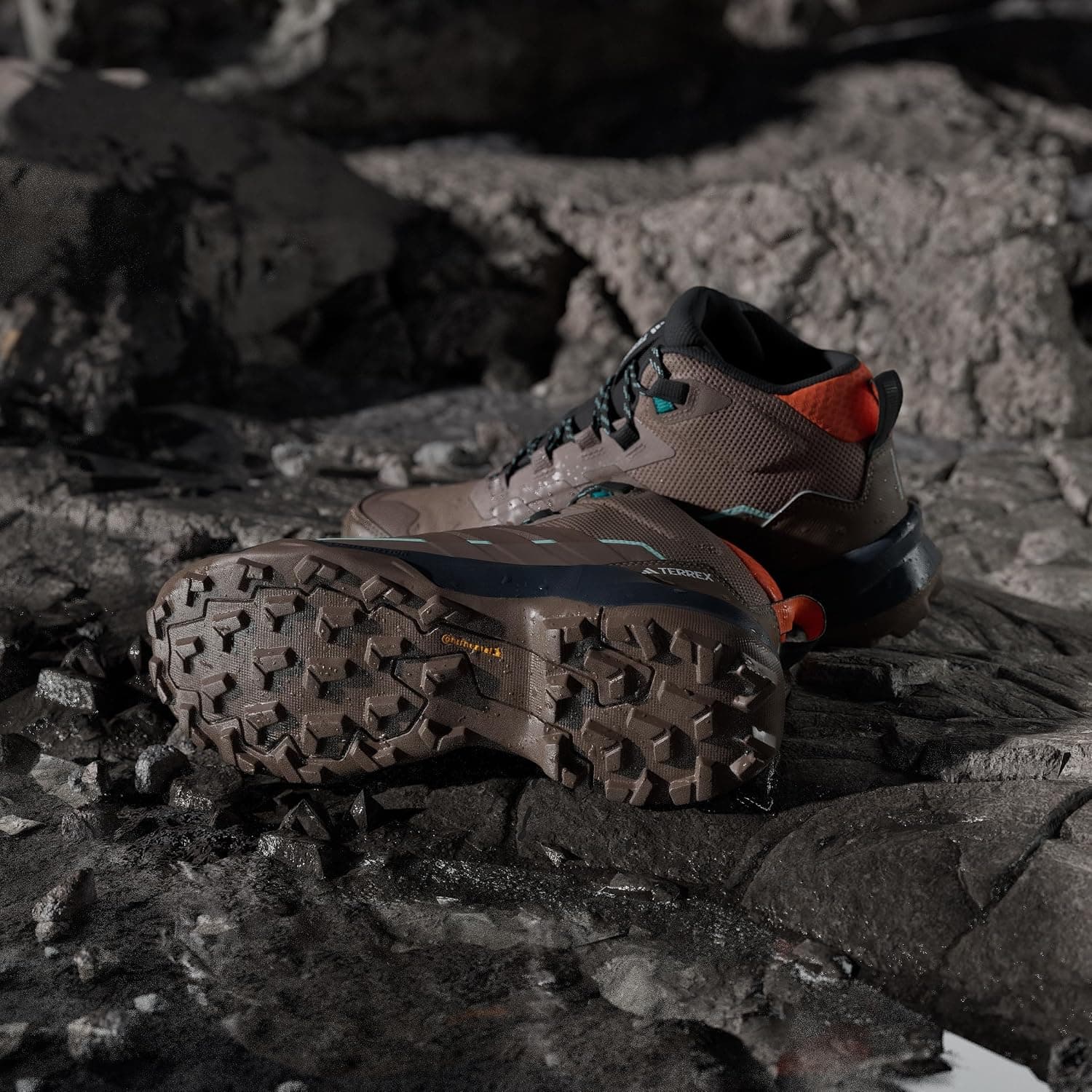 کفش پیادهروی زنانه adidas TERREX مدل SKYCHASER AX5 W کفش پیادهروی زنانه adidas TERREX مدل SKYCHASER AX5 W
