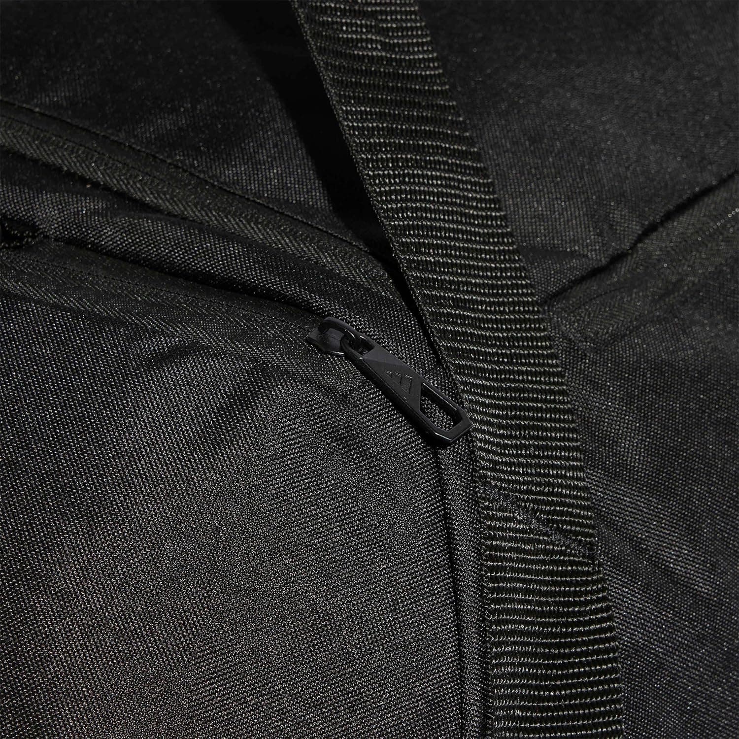ساک ورزشی یونیسکس adidas مدل TIRO DUFFLE M مشکی/سفید ساک ورزشی یونیسکس adidas مدل TIRO DUFFLE M مشکی/سفید