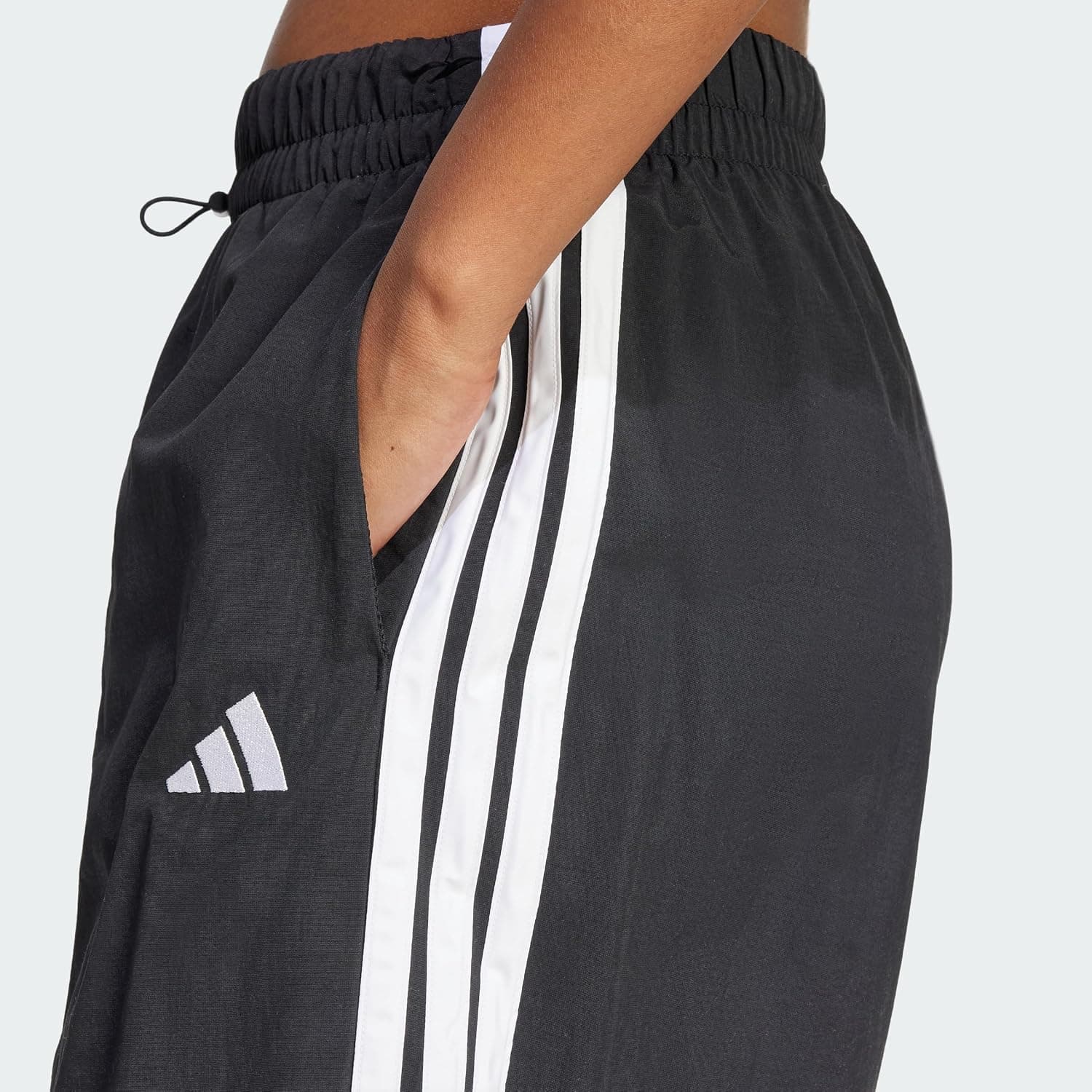 شلوار زنانه adidas پاراشوتی Essentials 3-Stripes شلوار زنانه adidas پاراشوتی Essentials 3-Stripes