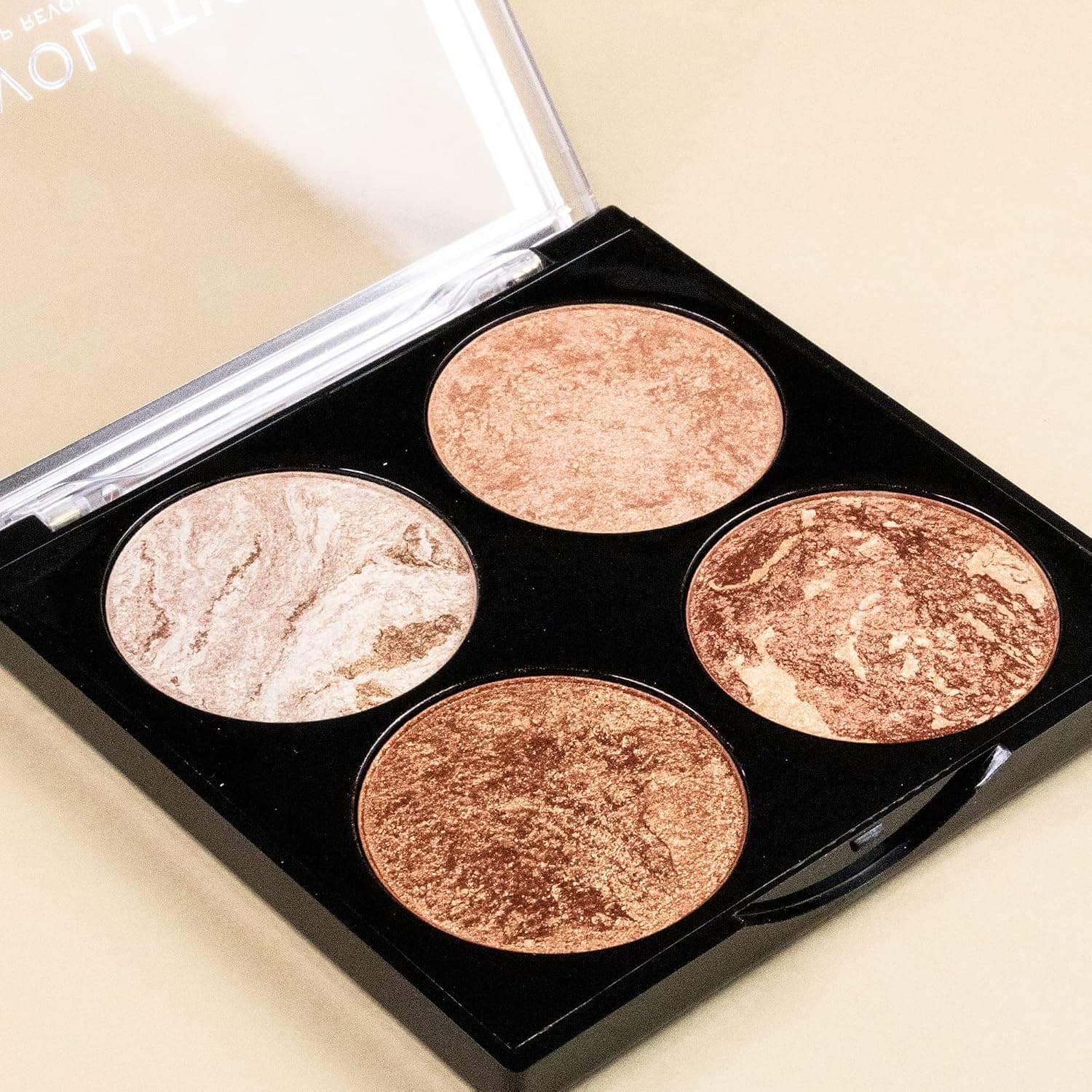 کیت رژگونه Makeup Revolution مدل Don't Hold Back کیت رژگونه Makeup Revolution مدل Don't Hold Back