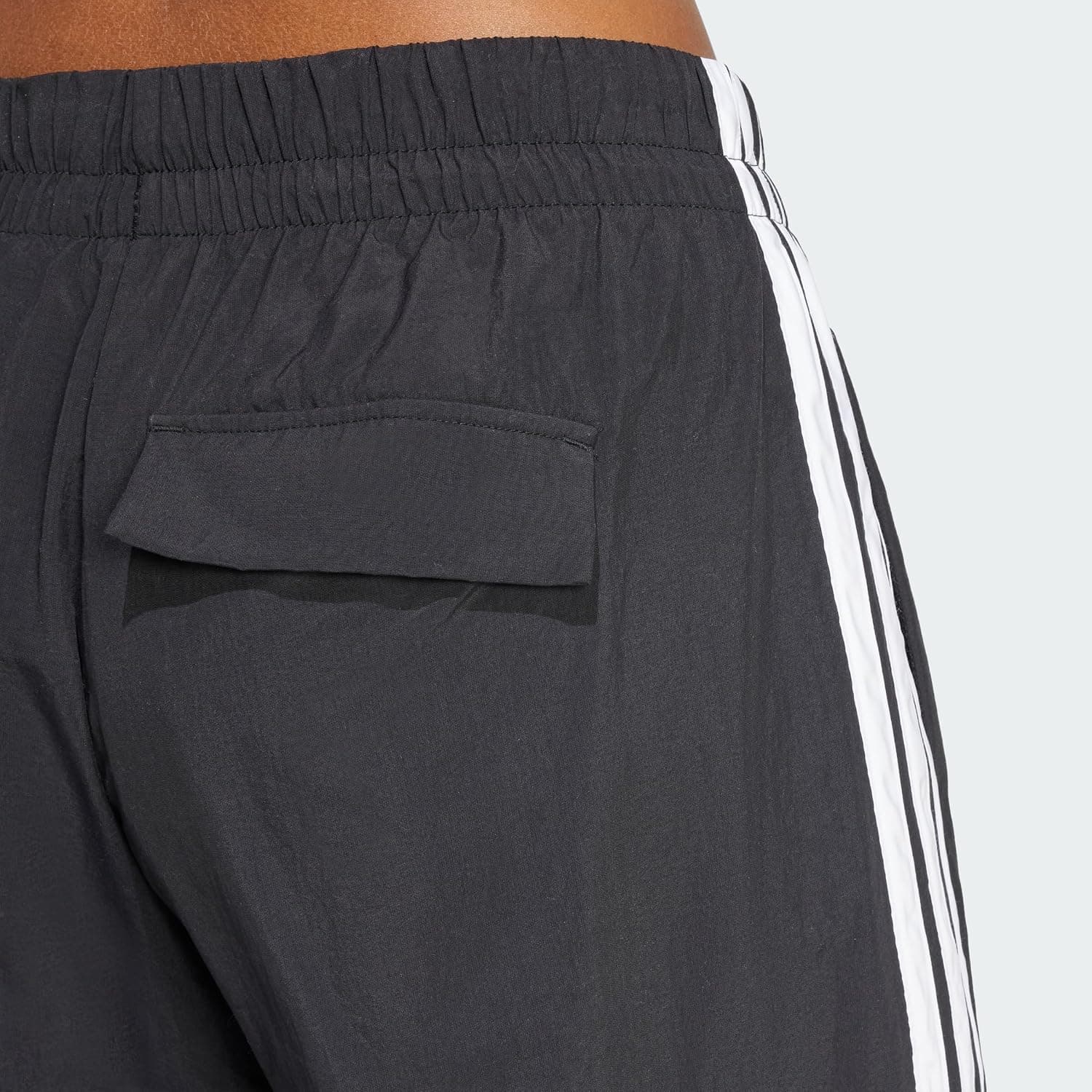 شلوار زنانه adidas پاراشوتی Essentials 3-Stripes شلوار زنانه adidas پاراشوتی Essentials 3-Stripes