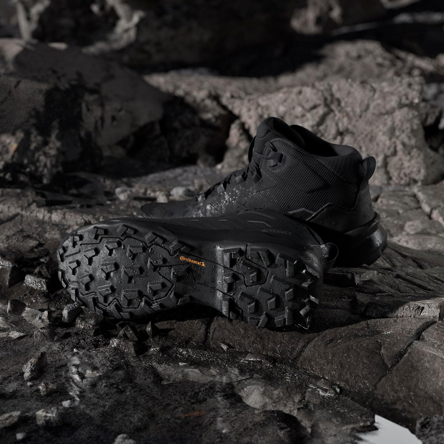 کفش طبیعتگردی ساقمتوسط adidas Terrex Skychaser AX5 Mid GORE-TEX مدل 01-JQ2210-2 کفش طبیعتگردی ساقمتوسط adidas Terrex Skychaser AX5 Mid GORE-TEX مدل 01-JQ2210-2