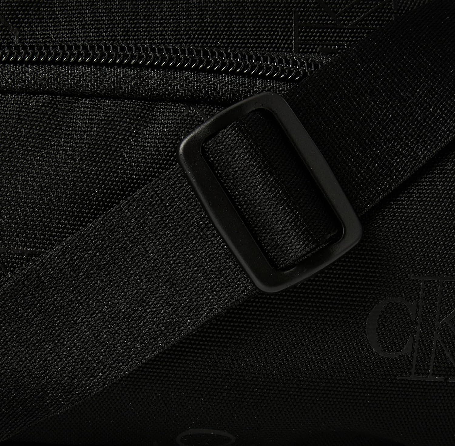 کیف دستی دوشی مردانه Calvin Klein مدل Essential Crossover کیف دستی دوشی مردانه Calvin Klein مدل Essential Crossover