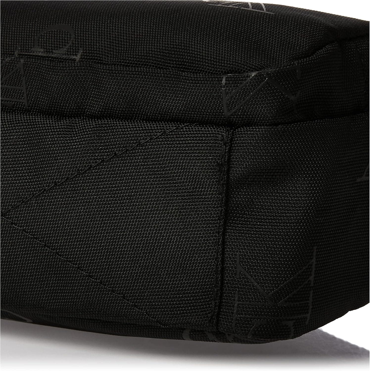 کیف دستی دوشی مردانه Calvin Klein مدل Essential Crossover کیف دستی دوشی مردانه Calvin Klein مدل Essential Crossover
