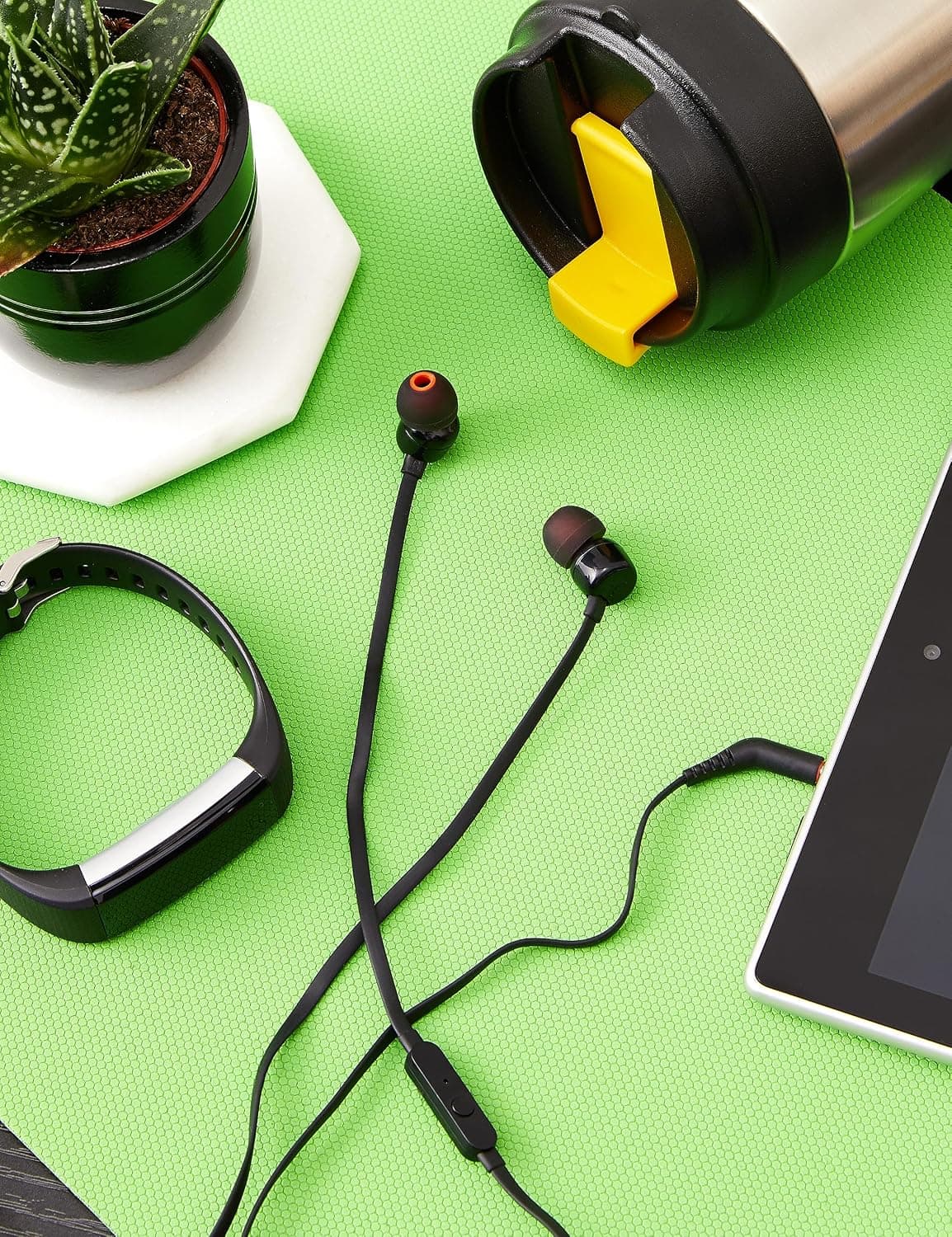 هدفون سیمدار داخل گوشی JBL Tune 110 با صدای باس قوی مشکی مدل JBLT110BLK هدفون سیمدار داخل گوشی JBL Tune 110 با صدای باس قوی مشکی مدل JBLT110BLK